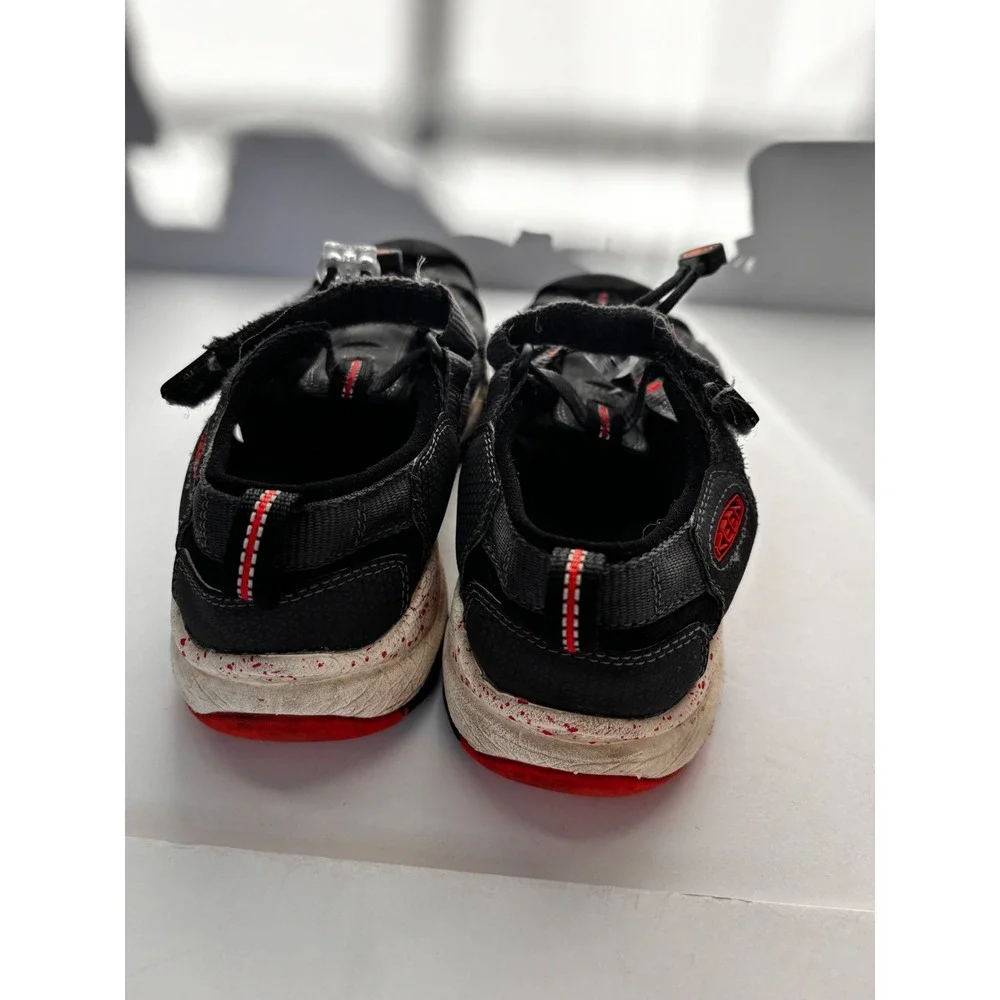Keen Newport H2 Kids Sandals‎ Black Grey Red Bungee Strap Water Shoes Size 2